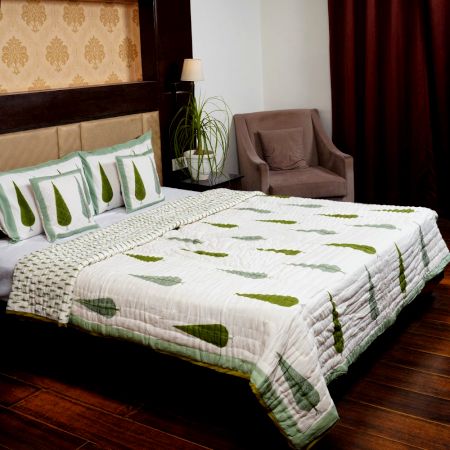 Botanic Charm Cotton Quilt